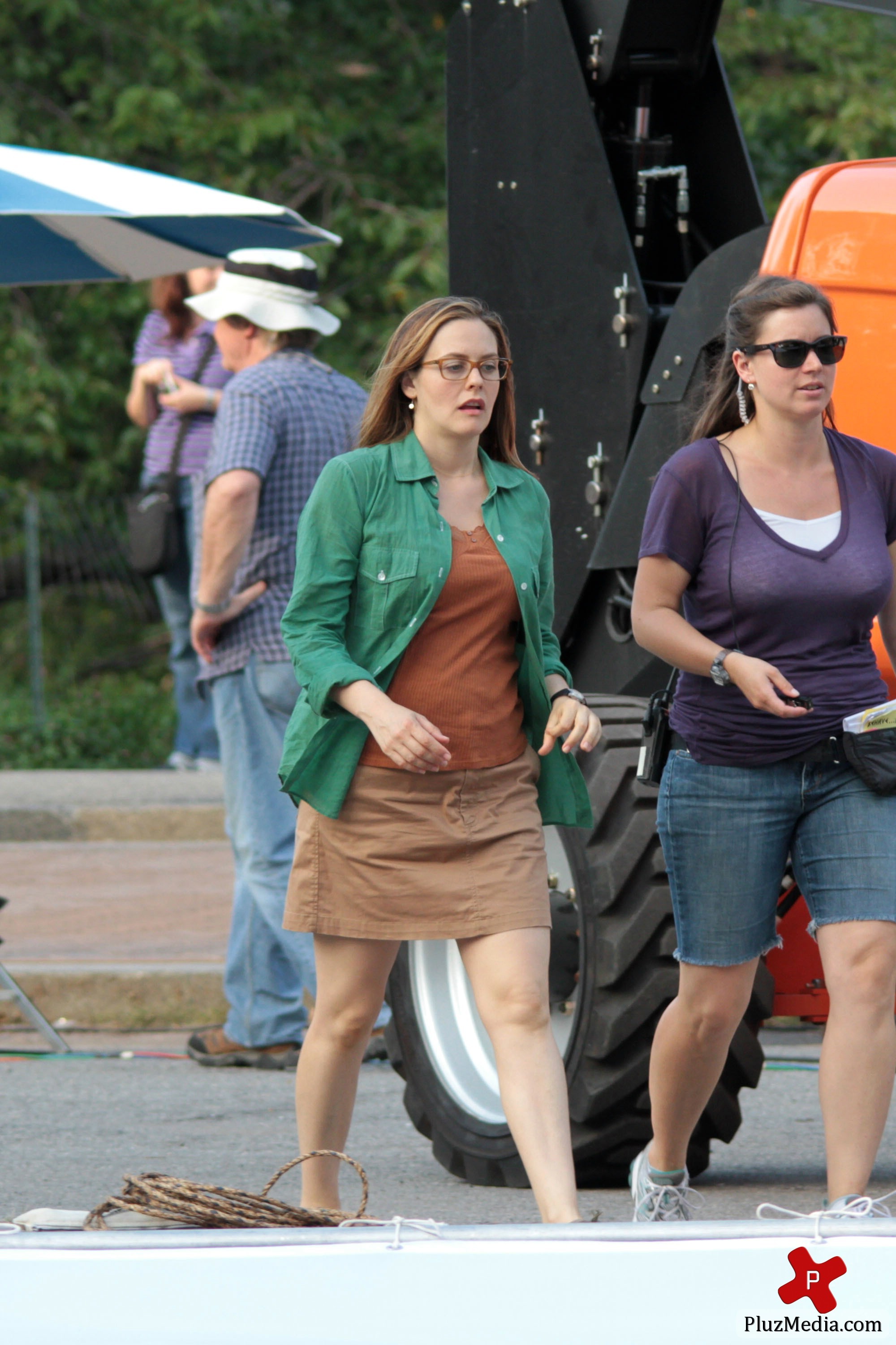 Alicia Silverstone on the film set of 'Gods Behaving Badly' | Picture 87599